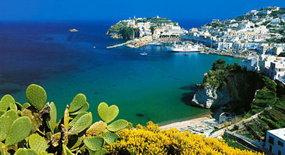spiaggia e mare dell'isola di Ponza